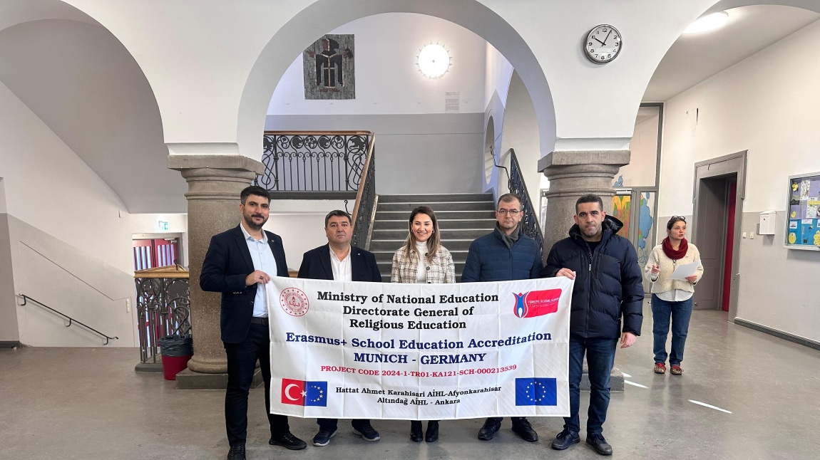 OKULUMUZ ÖĞRETMEN VE İDARECİLERİ  ERASMUS+ KAPSAMINDA MÜNİHTEKİ OKULLARI ZİYARET ETTİ.